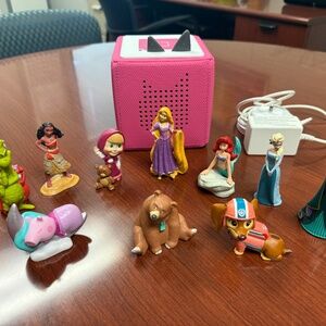 Toniebox and 10 Tonies